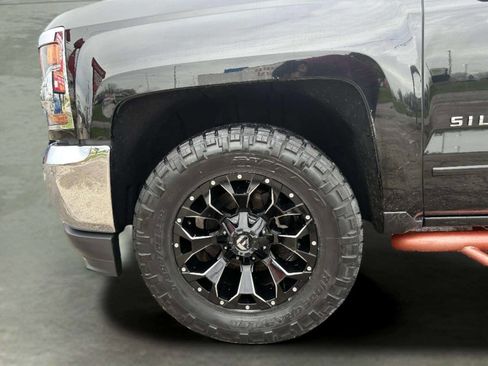 Used 2018 Chevrolet Silverado 1500 LT AWD/4WD image 29