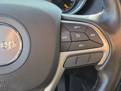 Used 2021 Jeep Grand Cherokee Laredo X RWD image 26