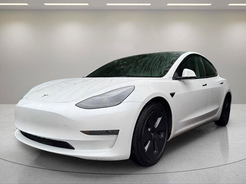 Used 2023 Tesla Model 3 Standard Range RWD image 1