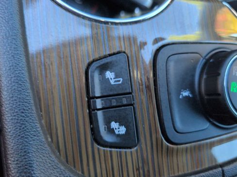 Used 2022 GMC Acadia SLE w/ GMC Pro Grade Package image 2