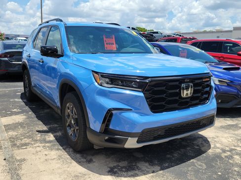 Used 2024 Honda Pilot TrailSport image 6