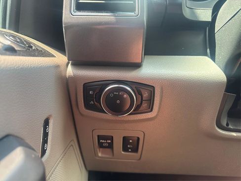 Used 2018 Ford F150 XLT w/ Equipment Group 302A Luxury AWD/4WD image 17