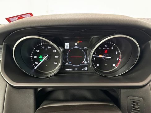 Used 2017 Land Rover Discovery HSE image 19