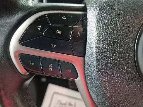 Used 2018 Jeep Grand Cherokee Limited image 22