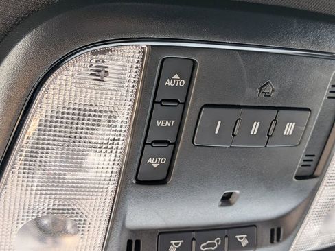 Used 2022 Dodge Durango R/T w/ Tow 'N Go Package AWD/4WD image 23