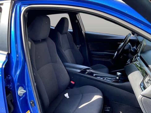 Used 2018 Toyota C-HR XLE FWD image 9