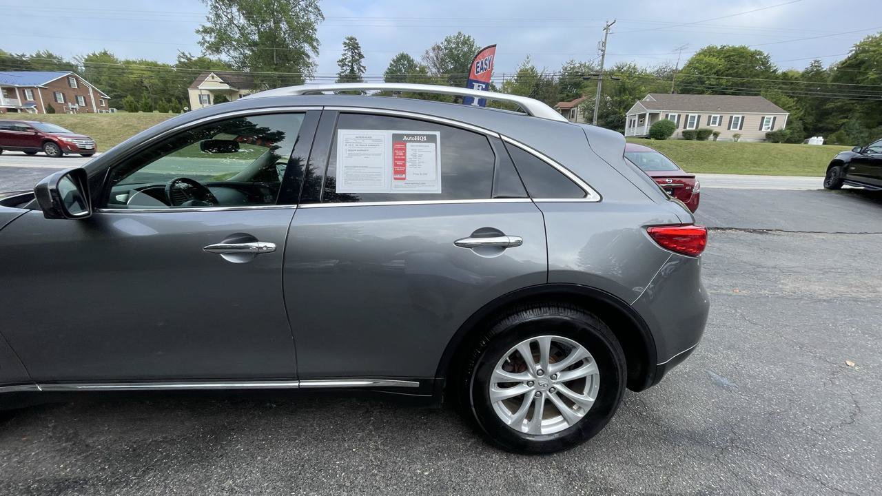 Used 2017 INFINITI QX70 AWD w/ Premium Package image 4