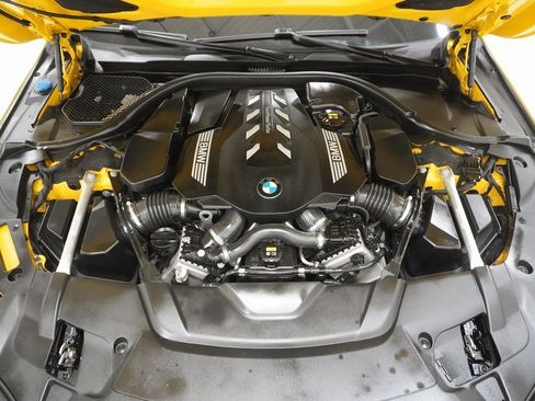 Used 2021 BMW 750i xDrive w/ Executive Package image 8