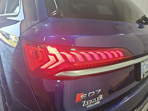 Used 2024 Audi SQ7 Prestige AWD/4WD image 36