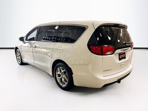 Used 2019 Chrysler Pacifica Touring Plus w/ Tire & Wheel Group image 8