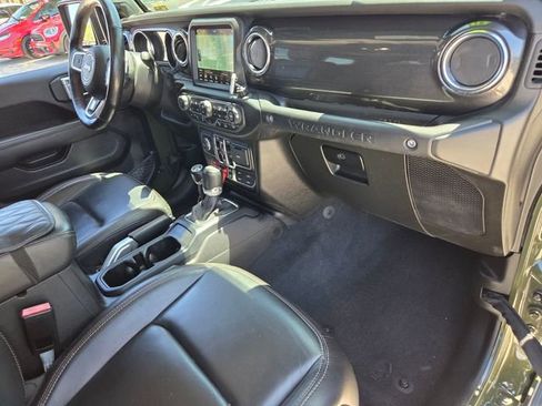 Used 2021 Jeep Wrangler Unlimited Rubicon w/ Dual Top Group AWD/4WD image 28