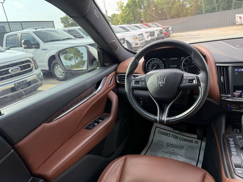 Used 2022 Maserati Levante GT AWD/4WD image 19