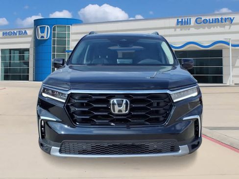 New 2025 Honda Pilot Touring image 7
