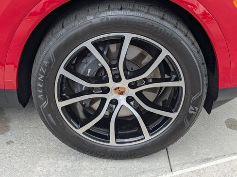 Certified 2025 Porsche Cayenne Coupe image 32