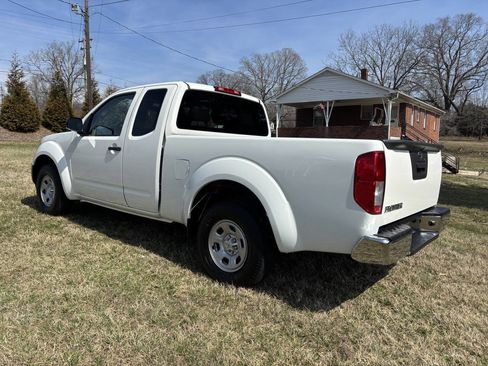Used 2016 Nissan Frontier S image 2