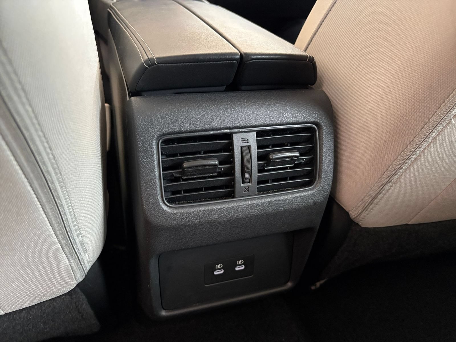 Used 2025 Nissan Rogue SV AWD/4WD image 24