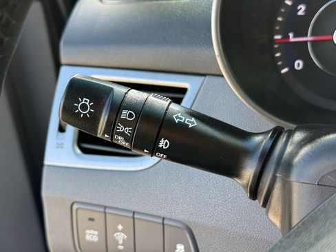 Used 2013 Hyundai Elantra Limited FWD image 16