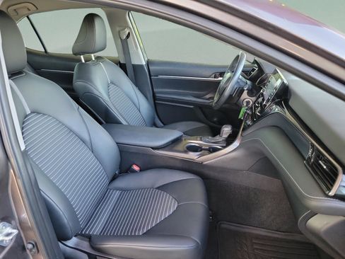 Used 2023 Toyota Camry SE FWD image 11
