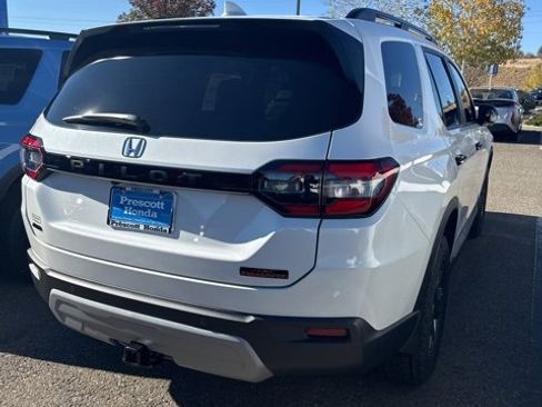 New 2025 Honda Pilot TrailSport image 3