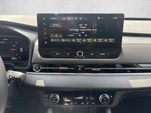Used 2025 Mitsubishi Outlander SE FWD image 14