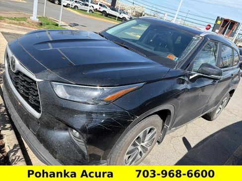 Used 2025 Toyota Highlander XLE image 2