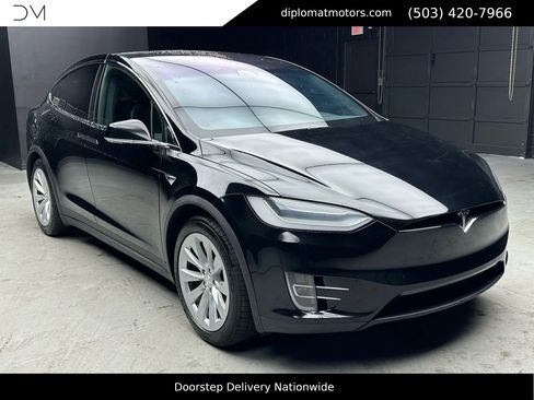 Used 2020 Tesla Model X image 9
