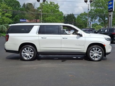 Used 2024 Chevrolet Suburban High Country AWD/4WD image 26