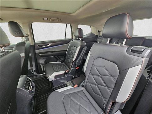 Used 2024 Volkswagen Atlas Peak Edition SEL AWD/4WD image 16
