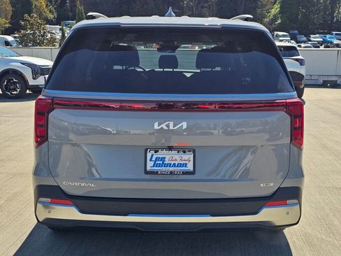 New 2026 Kia Carnival SX image 6