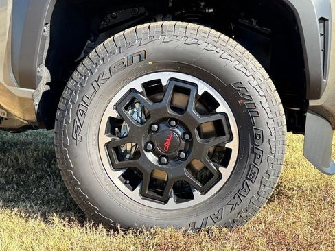 New 2025 Toyota Tacoma TRD Off-Road image 9