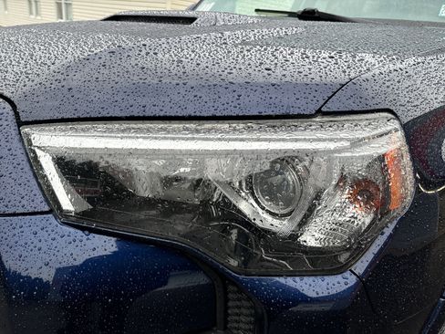 Used 2019 Toyota 4Runner TRD Off-Road image 10