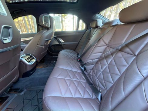 Used 2025 BMW 740i xDrive w/ Premium Package image 13