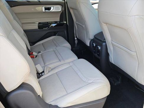 Used 2021 Ford Explorer Platinum w/ Equipment Group 601A AWD/4WD image 28