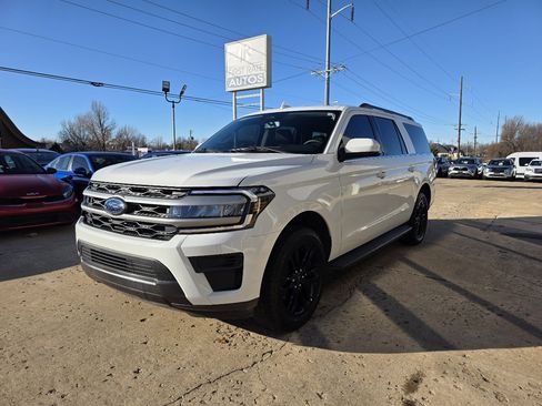 Used 2024 Ford Expedition Max XLT image 3