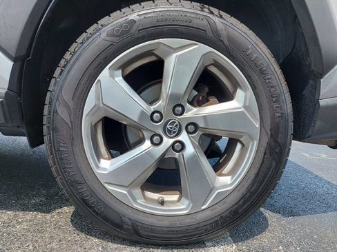 Used 2019 Toyota RAV4 Limited AWD/4WD image 13