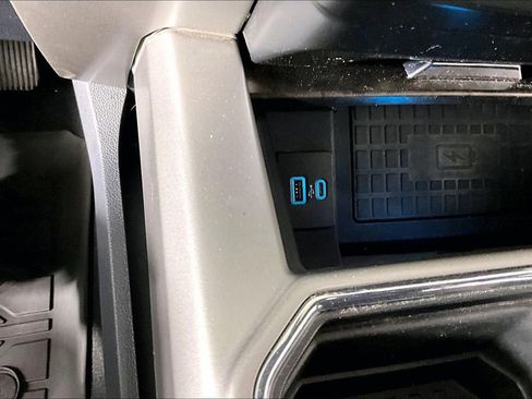 Used 2022 Ford F250 Lariat w/ Black Appearance Package image 17