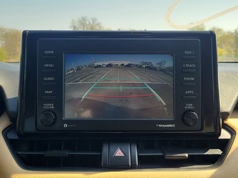 Used 2021 Toyota RAV4 LE image 30