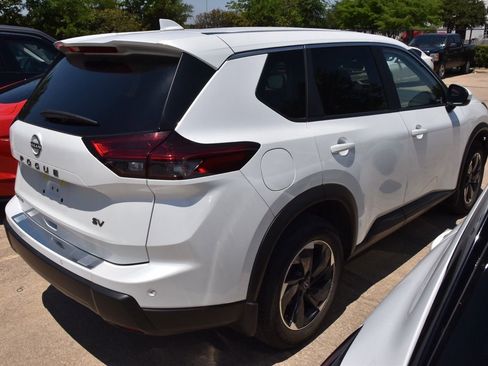 Used 2024 Nissan Rogue SV FWD image 6