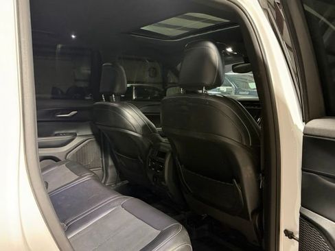 Used 2023 Jeep Grand Cherokee Altitude AWD/4WD image 13