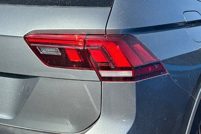 Used 2020 Volkswagen Tiguan SE w/ Panoramic Sunroof Package FWD image 7