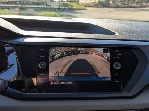 Used 2022 Volkswagen Taos SE w/ Panoramic Sunroof Package image 21