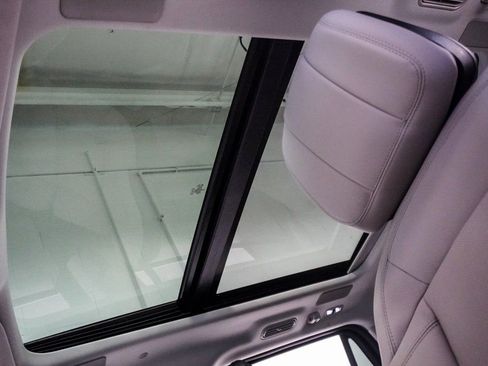 Used 2025 Lincoln Navigator L Reserve AWD/4WD image 8