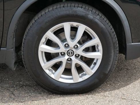 Used 2017 Nissan Rogue SV AWD/4WD image 9