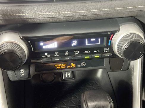 Used 2019 Toyota RAV4 LE FWD image 25
