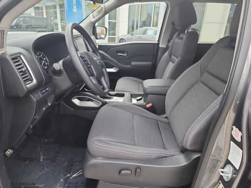 Used 2023 Nissan Frontier SV image 11