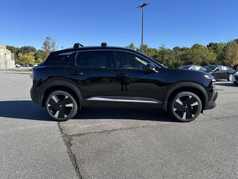 New 2026 Nissan Kicks SR FWD image 2