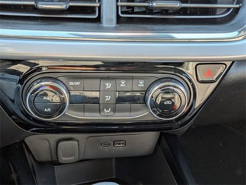 Used 2025 Chevrolet Trax LT image 25