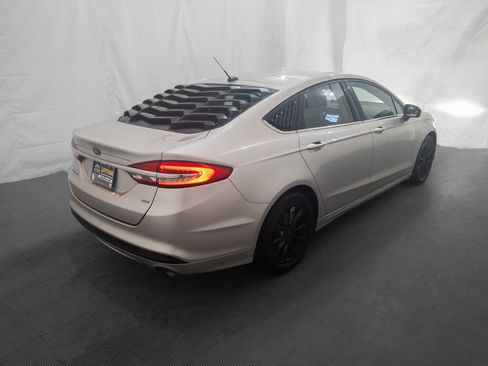 Used 2017 Ford Fusion SE w/ Fusion SE Technology Package image 7