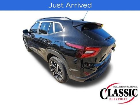 Used 2024 Chevrolet Trax RS w/ Sunroof Package image 11