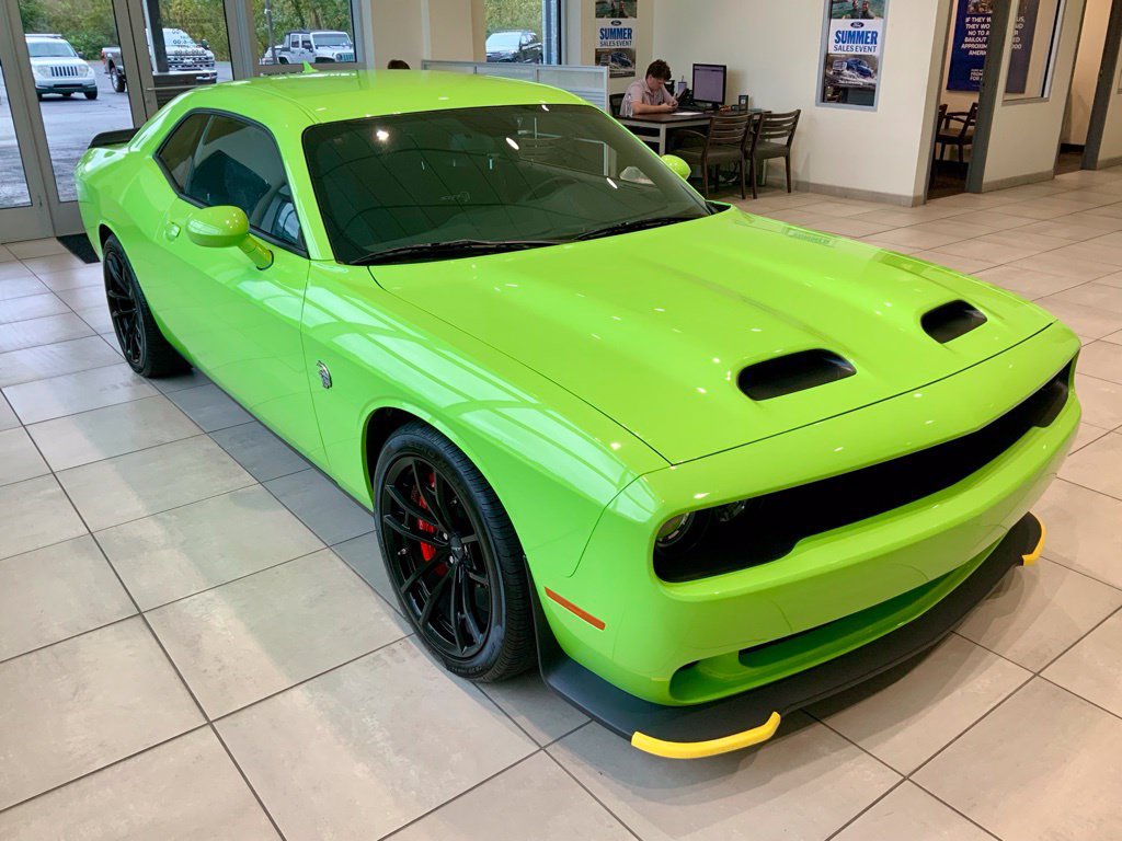 Used 2023 Dodge Challenger SRT Hellcat w/ Driver Convenience Group RWD image 2